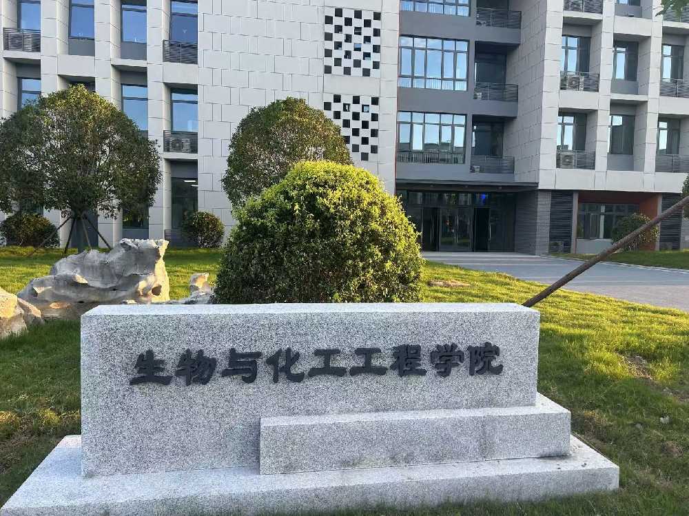 凉山彝族自治州扬州职业大学体育场高杆灯项目